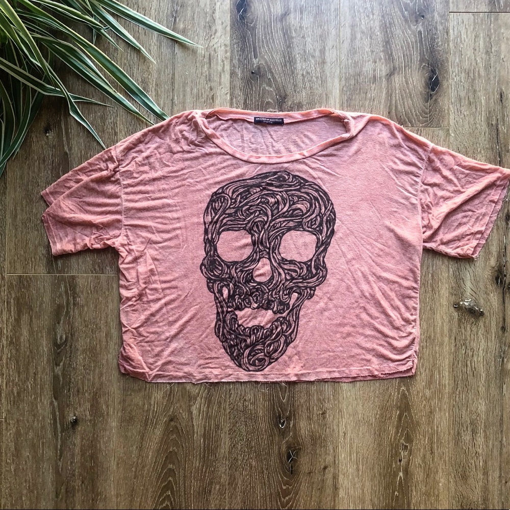 BRANDY MELVILLE SKULL BOXY CROPPED TEE